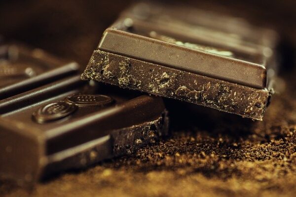 Il cioccolato fa ingrassare? Può apportare dei benefici? Quanto mangiarne?